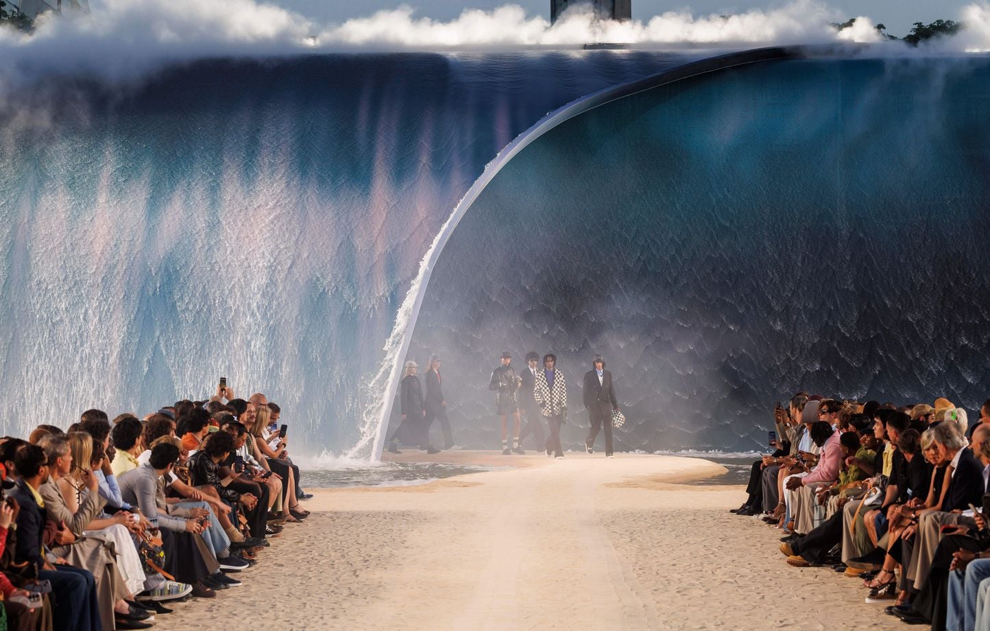 En plena ola de calor, la decoración del desfile de Louis Vuitton causa sensación En plena ola de calor, la decoración del desfile de Louis Vuitton causa sensación